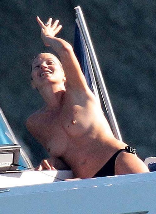 9P Kate Moss enjoying on yacht with her friends in topless