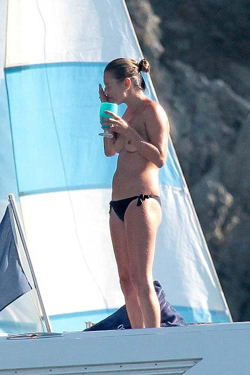 9P Kate Moss enjoying on yacht with her friends in topless