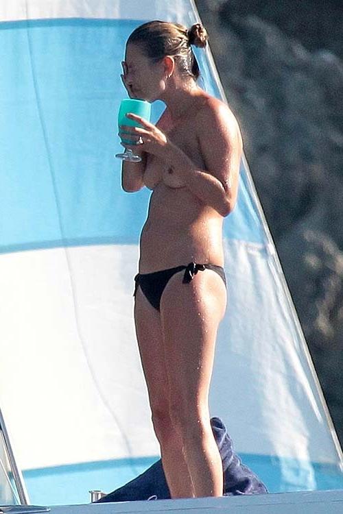 9P Kate Moss enjoying on yacht with her friends in topless