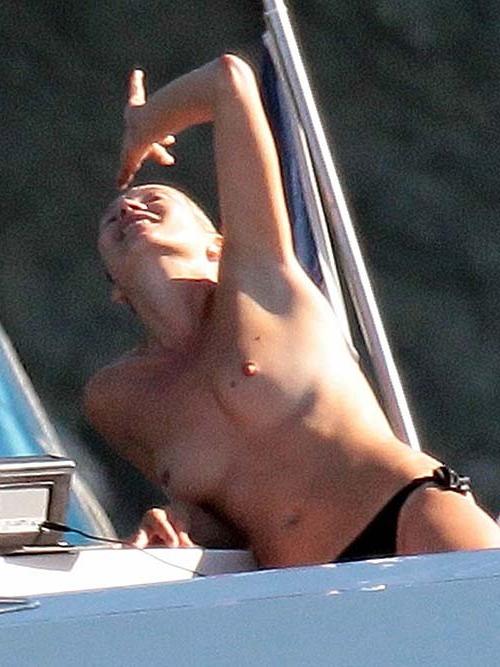 9P Kate Moss enjoying on yacht with her friends in topless