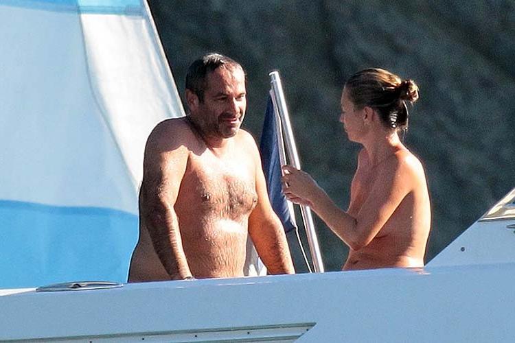 9P Kate Moss enjoying on yacht with her friends in topless