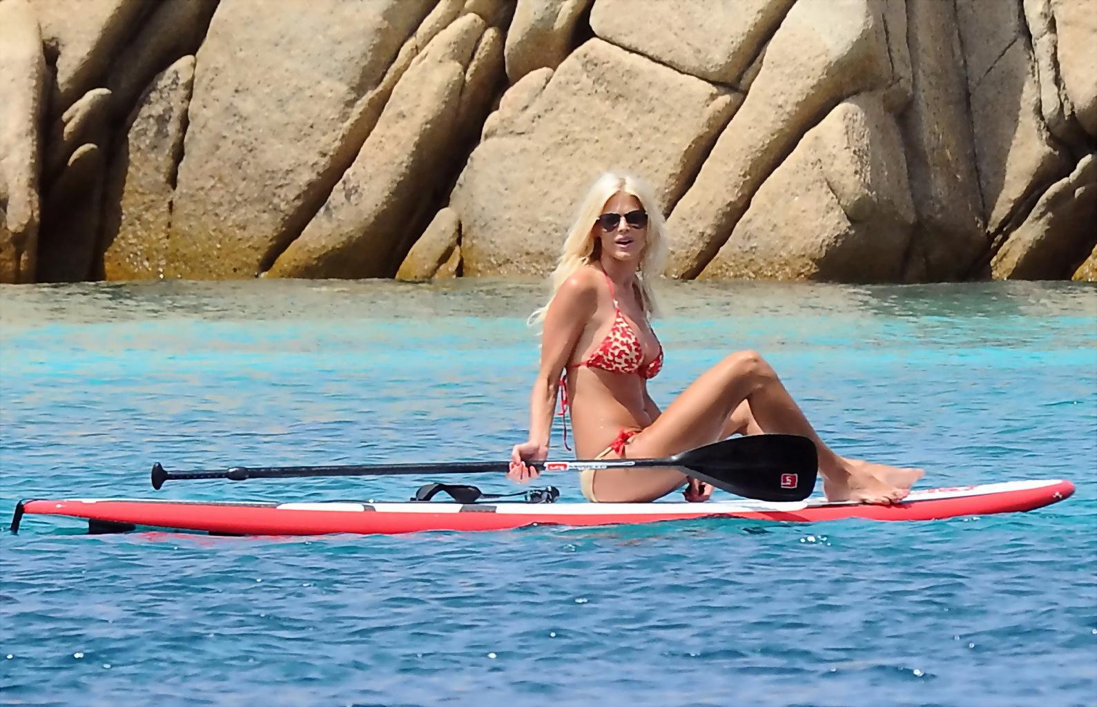 10P Victoria Silvstedt flashing her big boobs and showing juicy ass wearing two biki