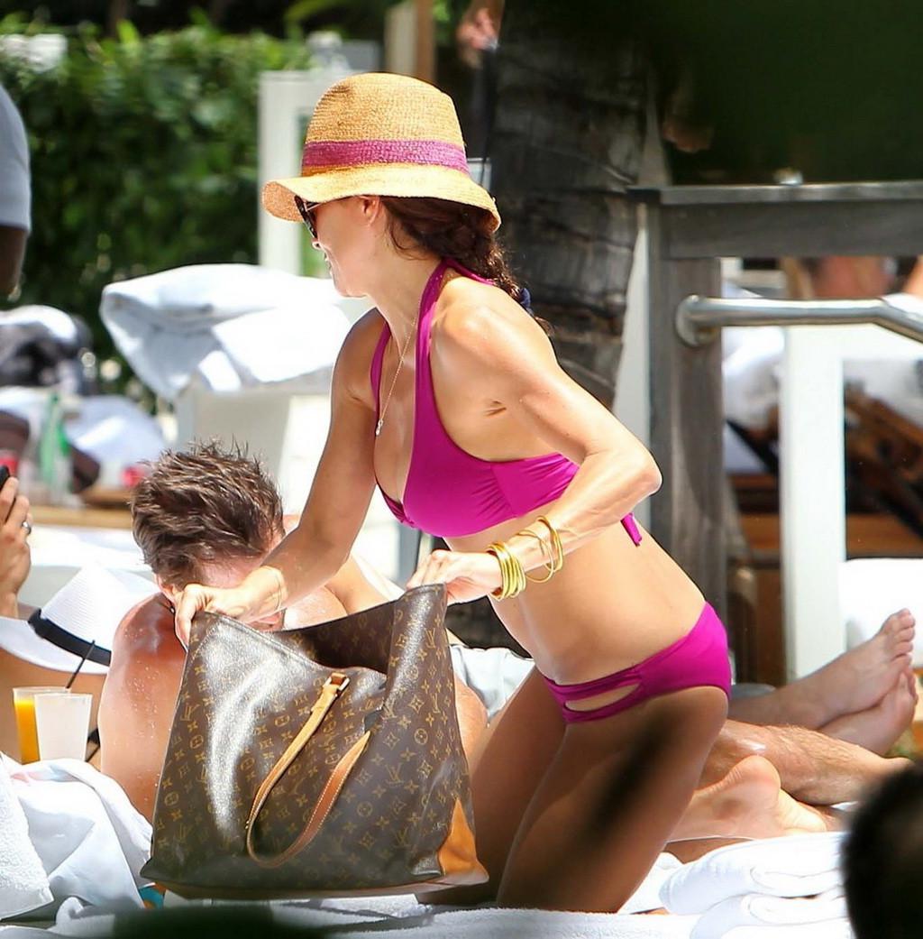 10P Busty babe Brooke Burke showing her juicy ass in purple bikini poolside in Miami