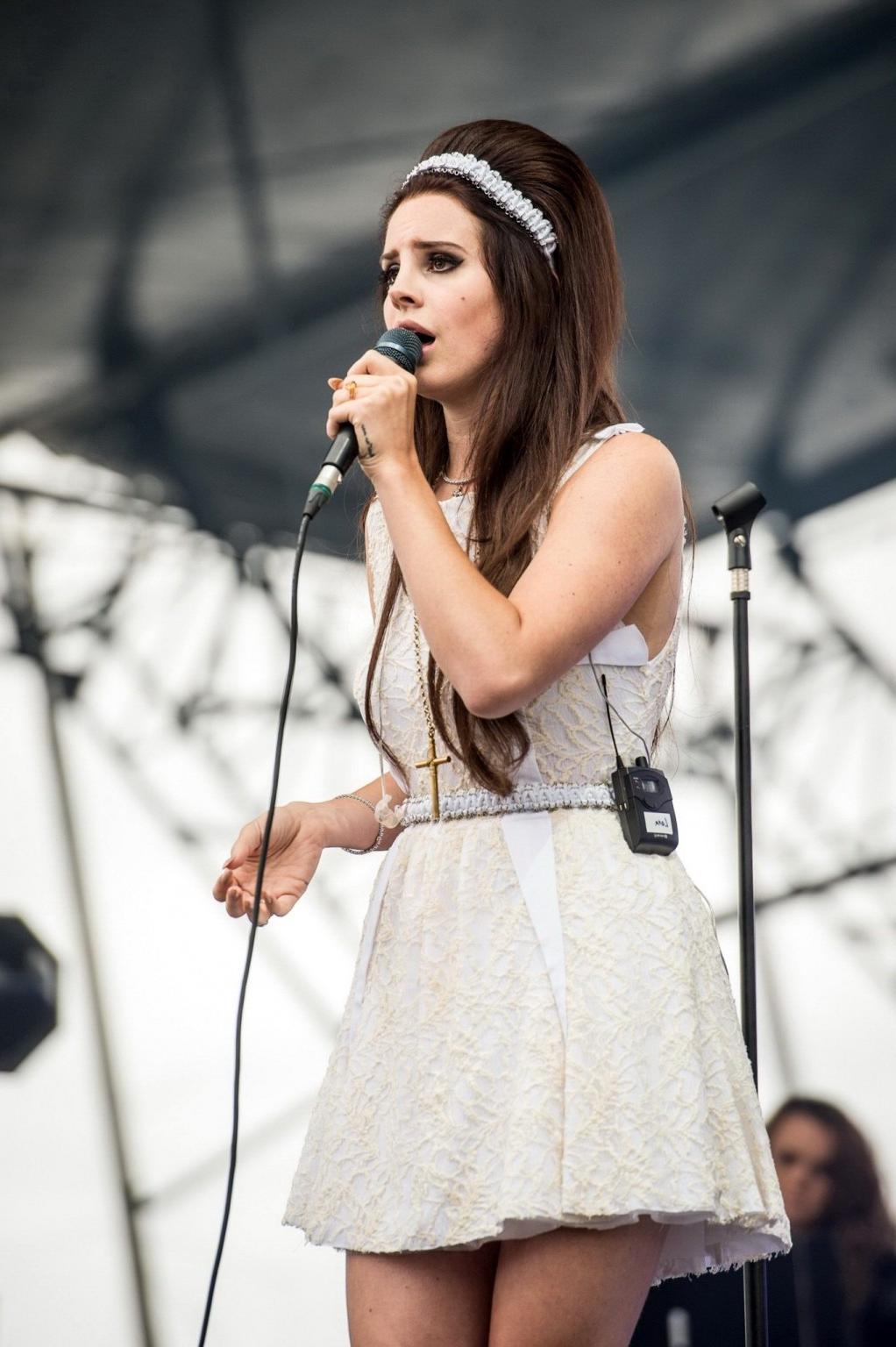10P Lana Del Rey flashing her panties while performing at Eurockeennes Music Festiva