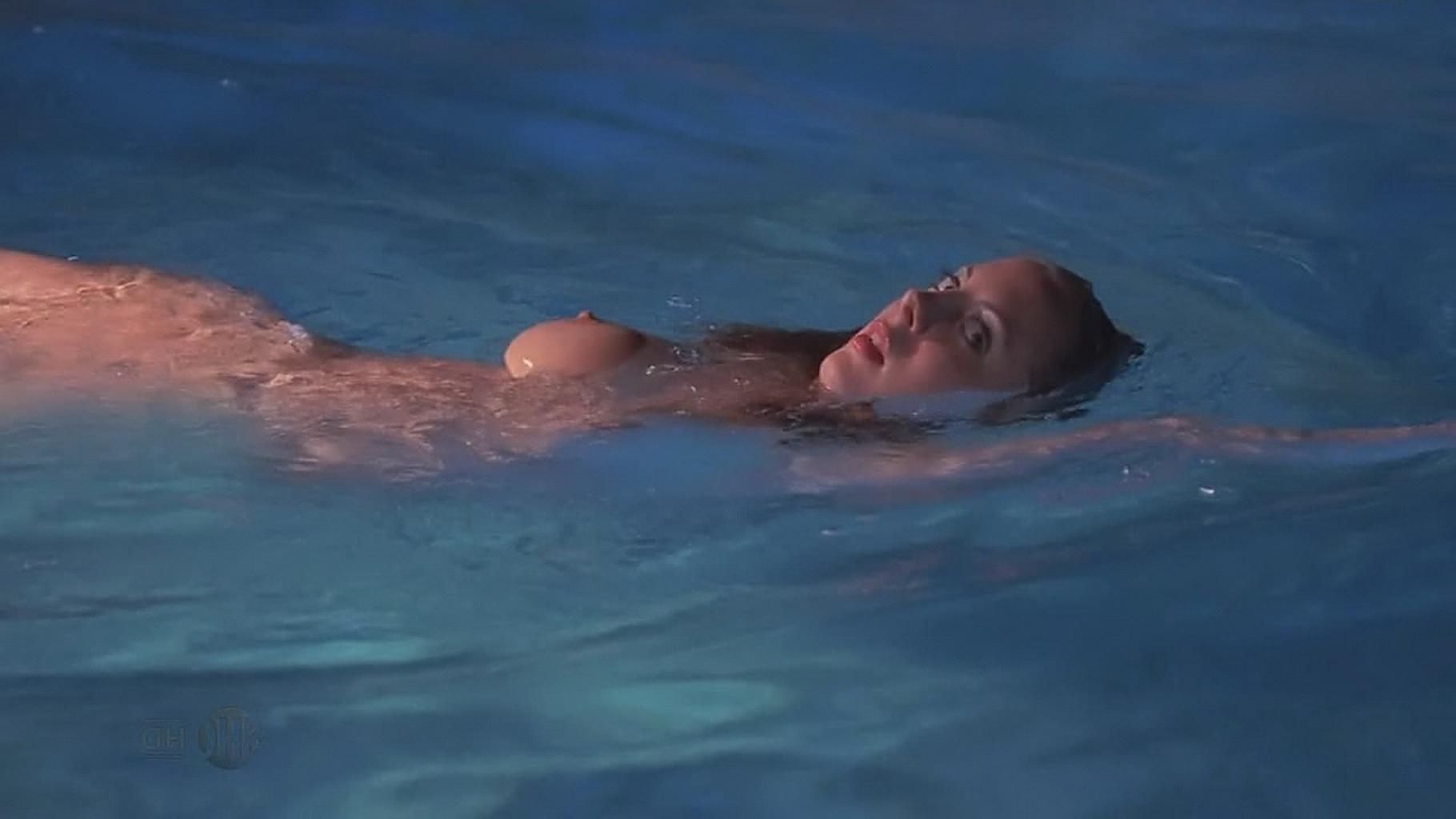 10P Eva Amurri showing off her hot bikini body at the beach in Hawaii  some topless 