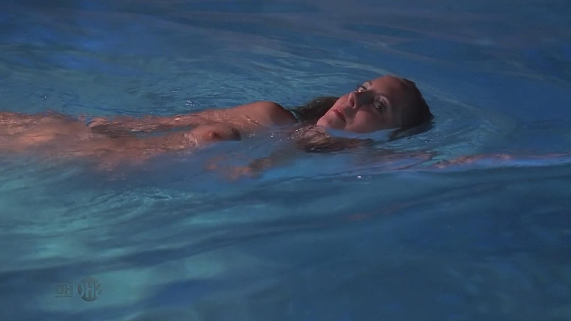 10P Eva Amurri showing off her hot bikini body at the beach in Hawaii  some topless 