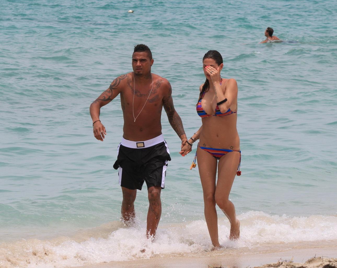 10P Busty babe Melissa Satta showing off her big boobs and juicy ass in skimpy multi