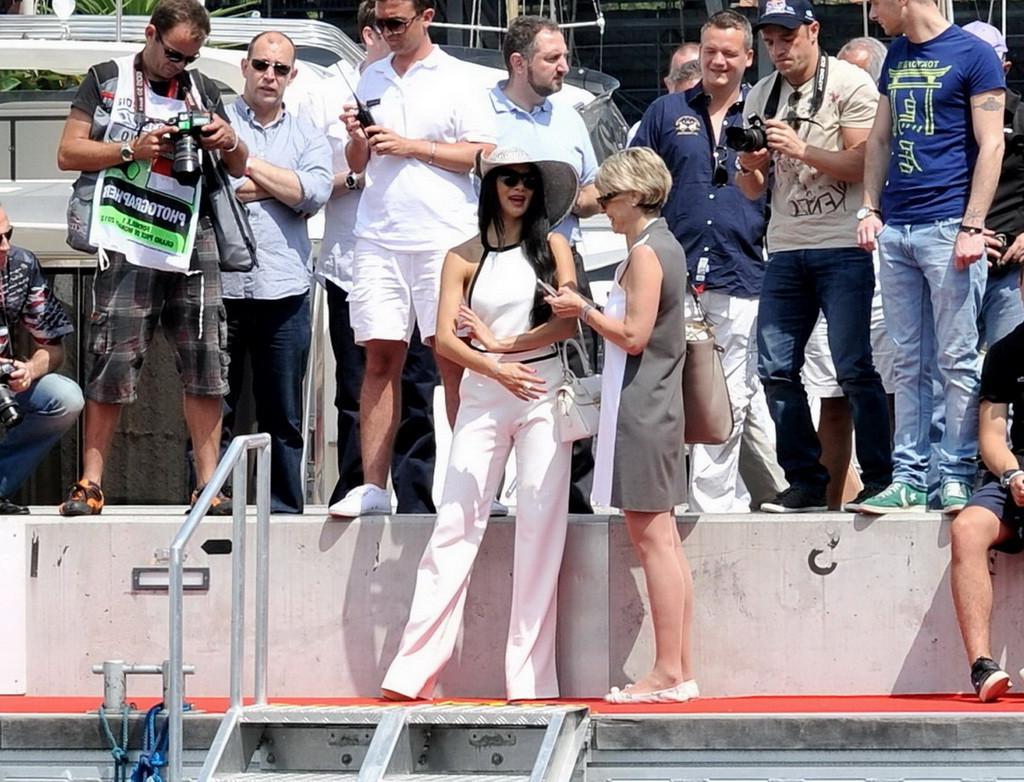 10P Beautiful Nicole Scherzinger showing side boob and juicy ass in a bareback outfi