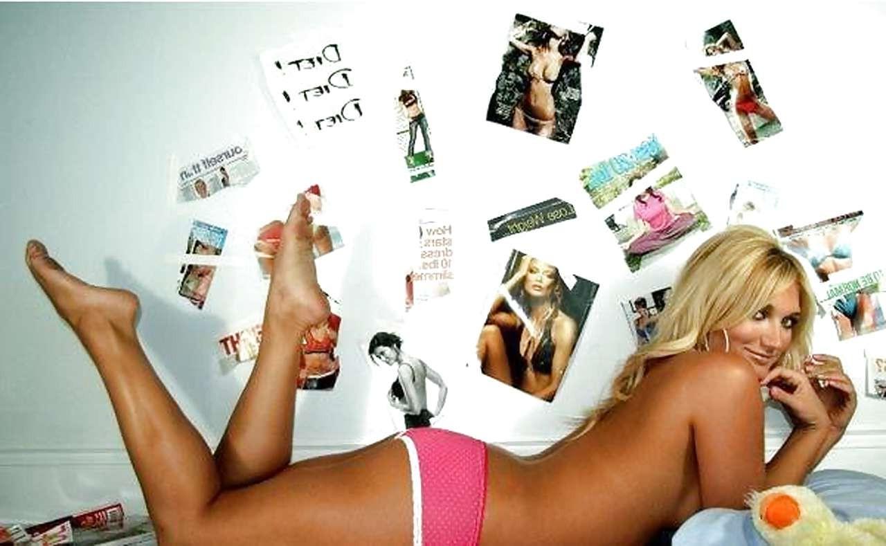 10P Brooke Hogan posing only in topless and panties