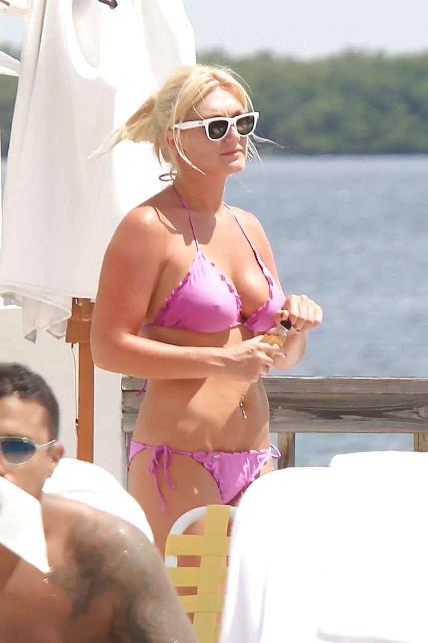 10P Brooke Hogan posing only in topless and panties