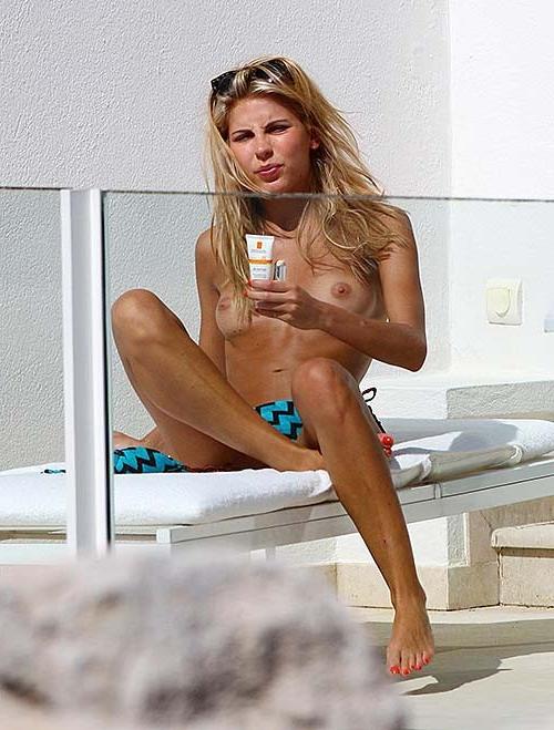 10P Jessica Hart very sexy and hot topless paparazzi photos