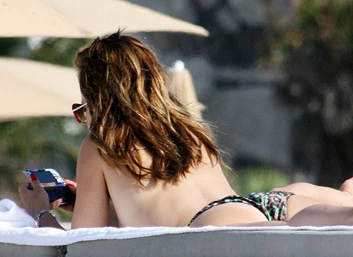 10P Mena Suvari sexy bikini and topless paparazzi photos on beach