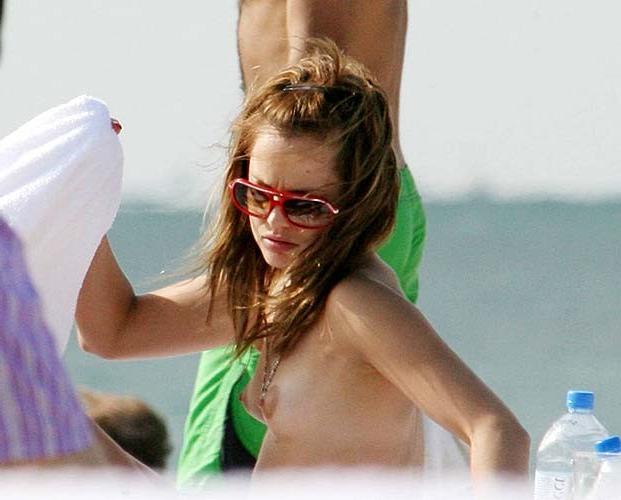 10P Mena Suvari sexy bikini and topless paparazzi photos on beach