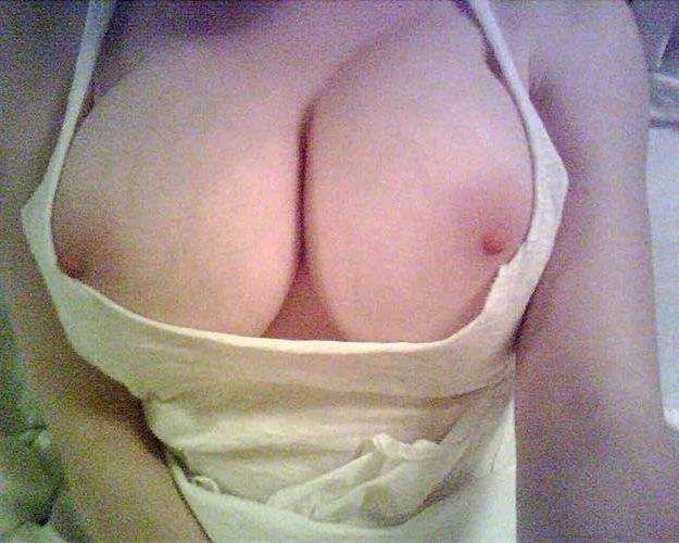 16P Christina Hendricks persnonal and alleged topless photos