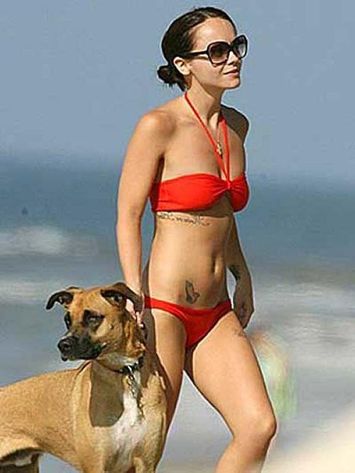 16P Christina Ricci posing in topless and showing sexy body