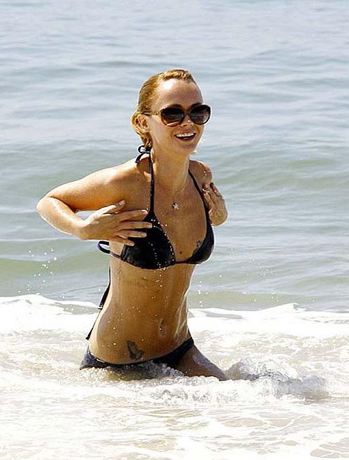 16P Christina Ricci posing in topless and showing sexy body