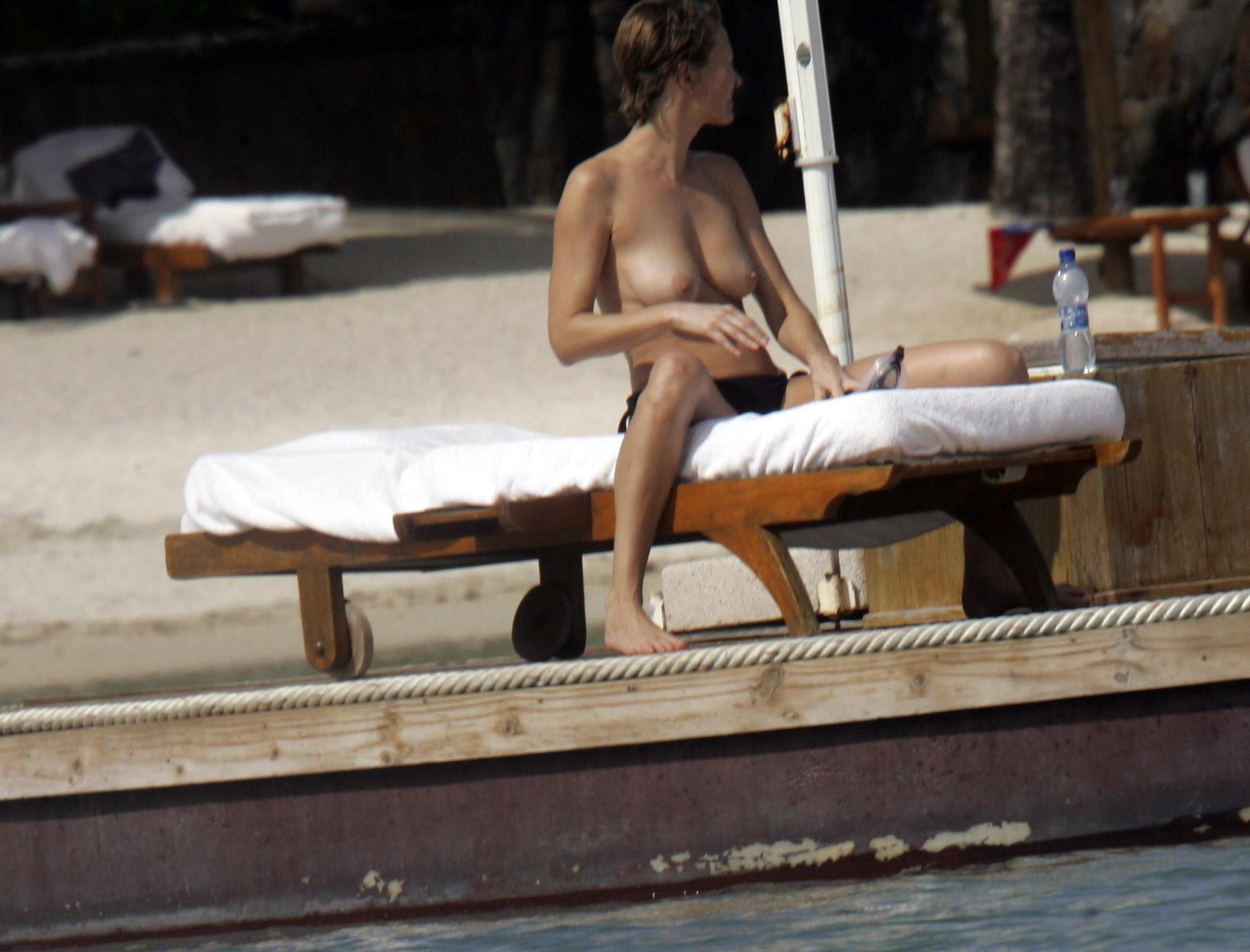 16P Karen Mulder tanning topless on a beach in Mauritius