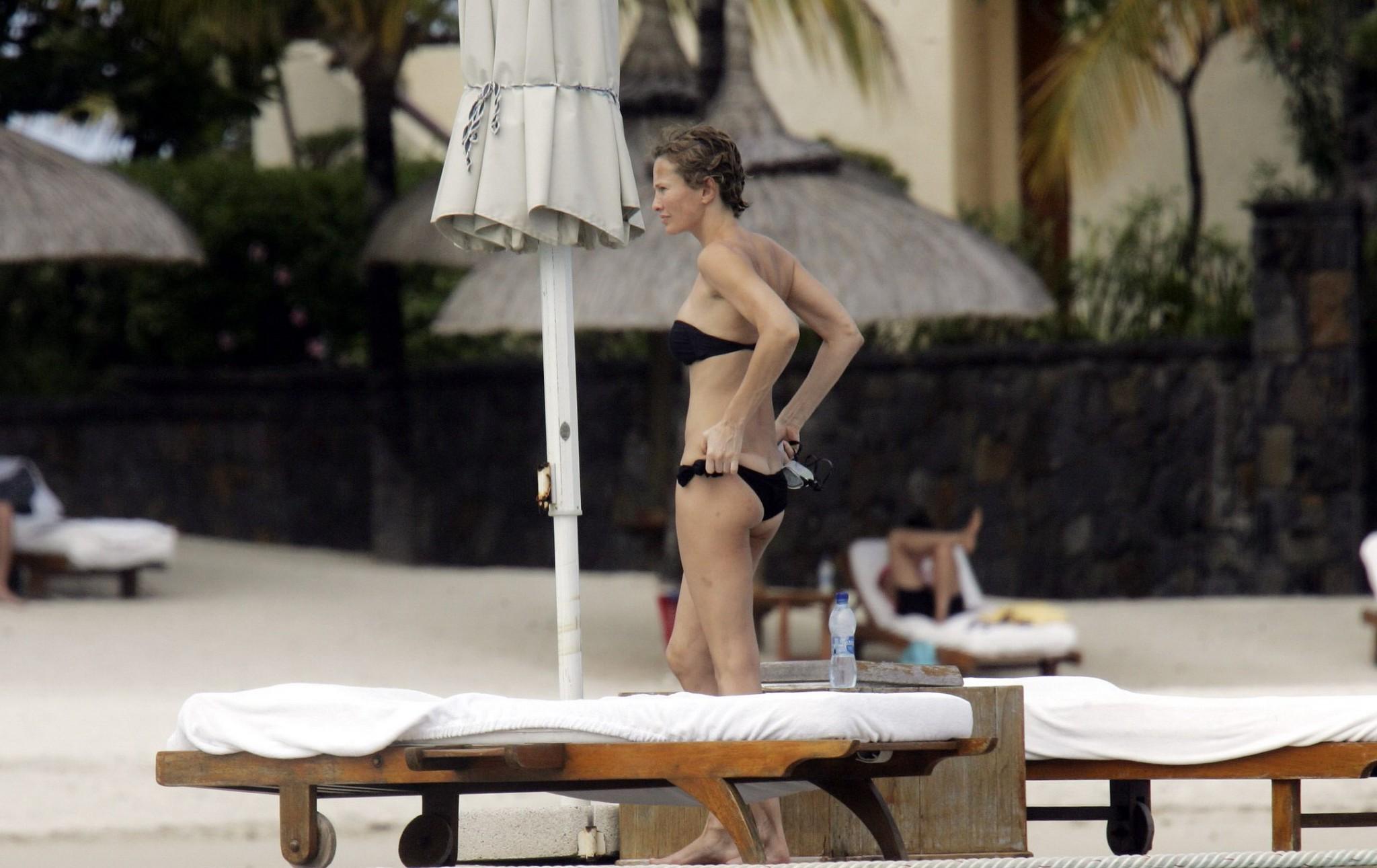 16P Karen Mulder tanning topless on a beach in Mauritius