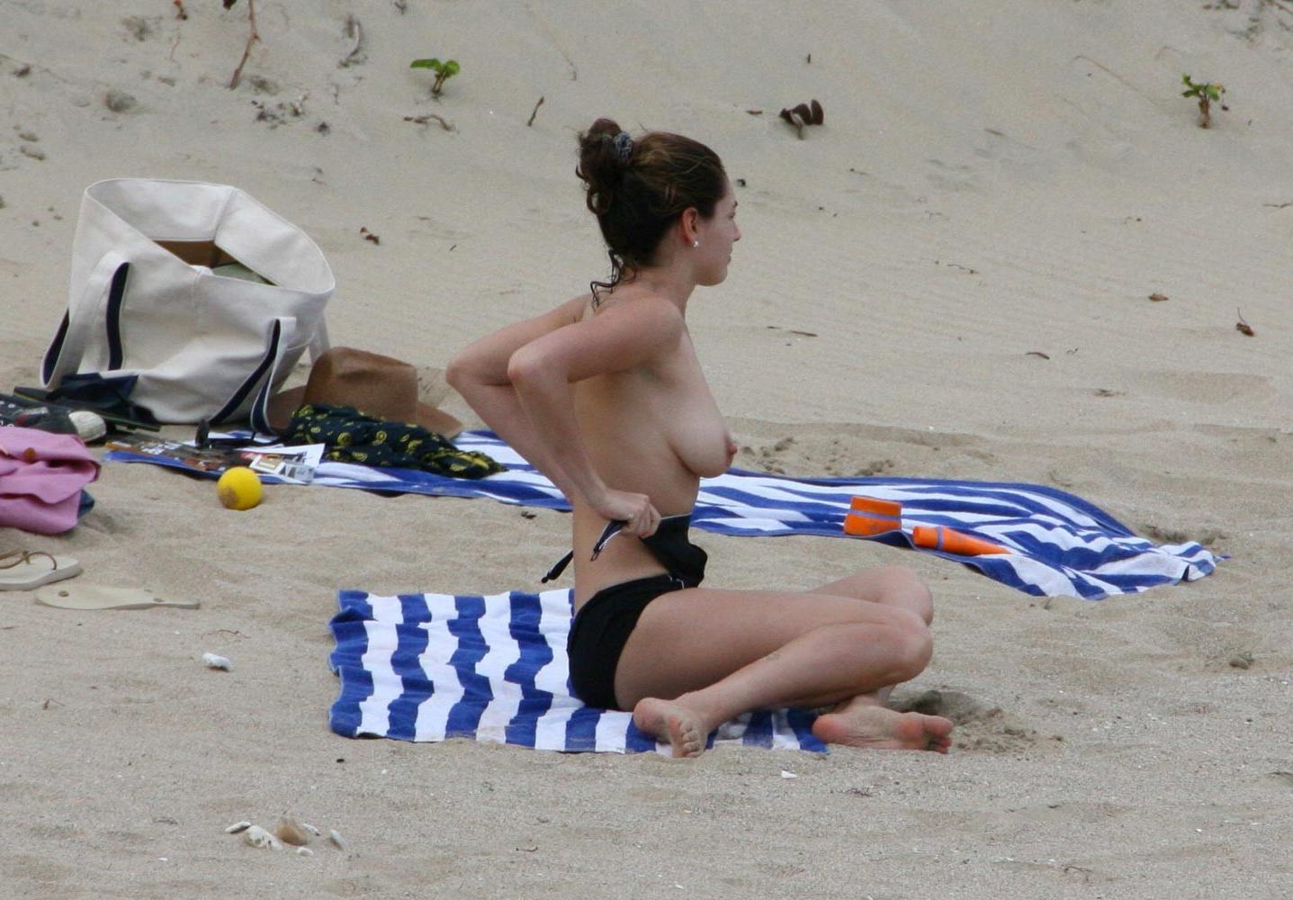 16P Kelly Brook huge sweet topless exposed