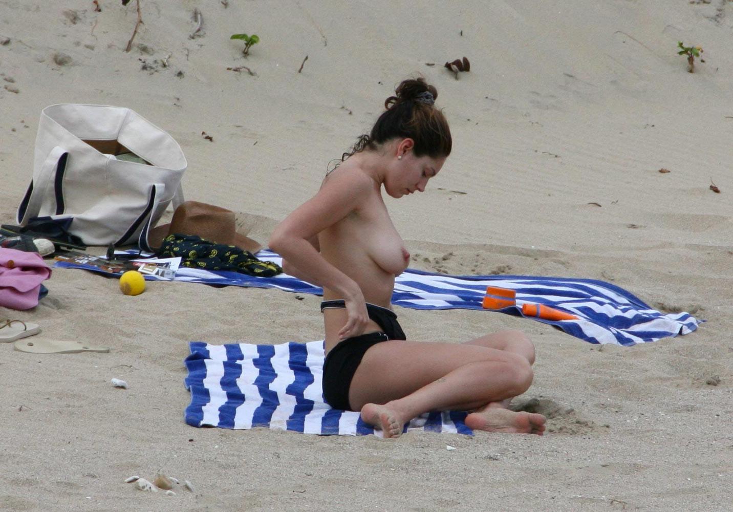 16P Kelly Brook huge sweet topless exposed