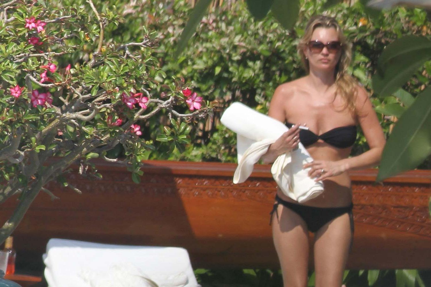 16P Kate Moss shaved pussy and topless