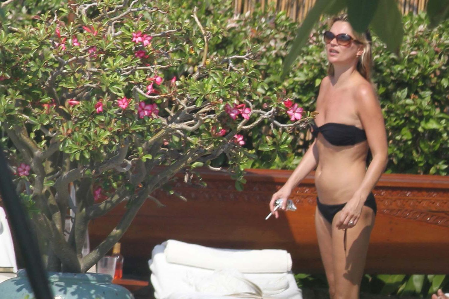 16P Kate Moss shaved pussy and topless