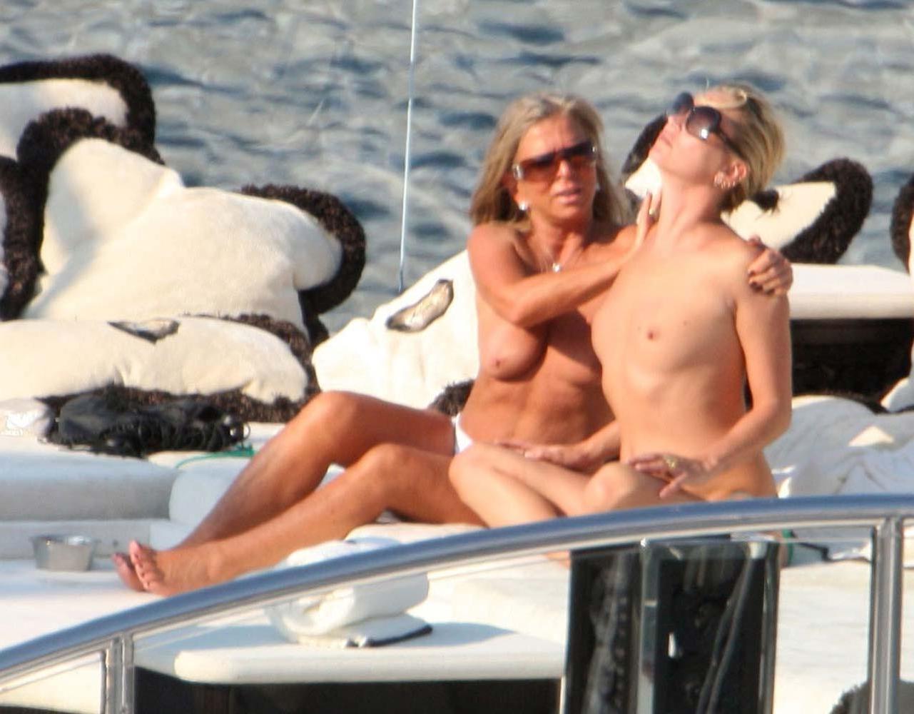 16P Kate Moss shaved pussy and topless