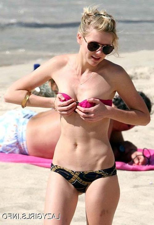 16P Kirsten Dunst very sexy and hot bikini and topless photos