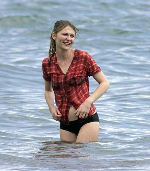 16P Kirsten Dunst very sexy and hot bikini and topless photos