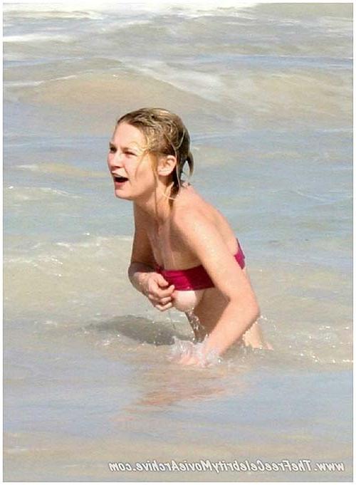 16P Kirsten Dunst very sexy and hot bikini and topless photos