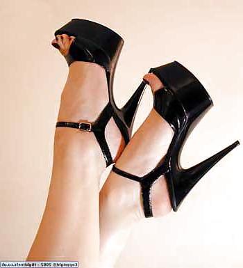 20P Sexy feet in sandal