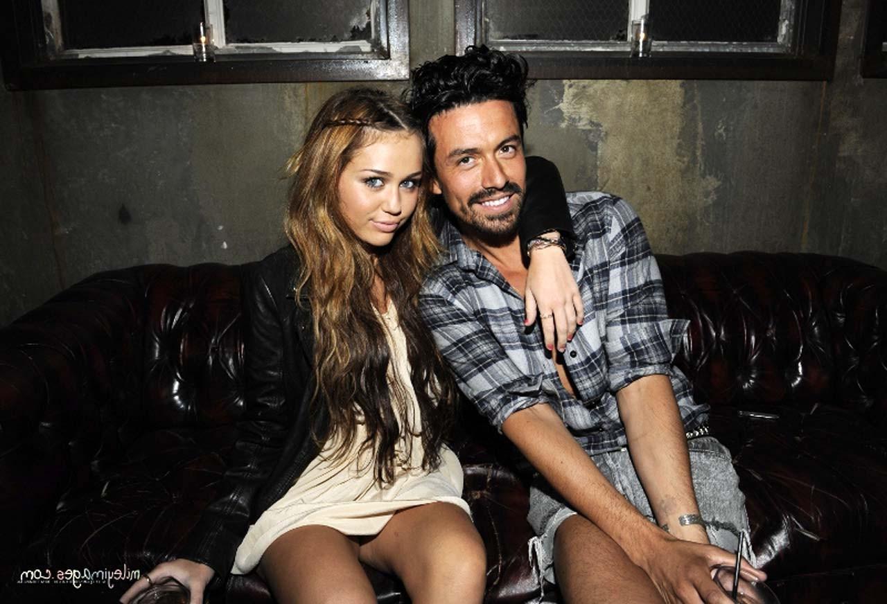 16P Miley Cyrus fucking sexy and hot upskirt paparazzi photos