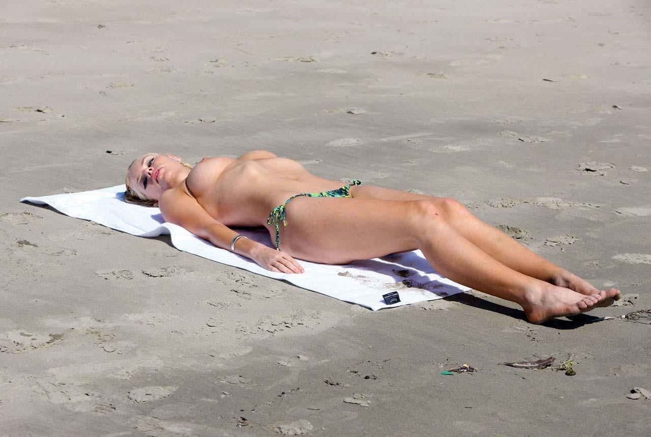 16P Sophie Monk enjoying on beach in topless and exposing fucking sexy body