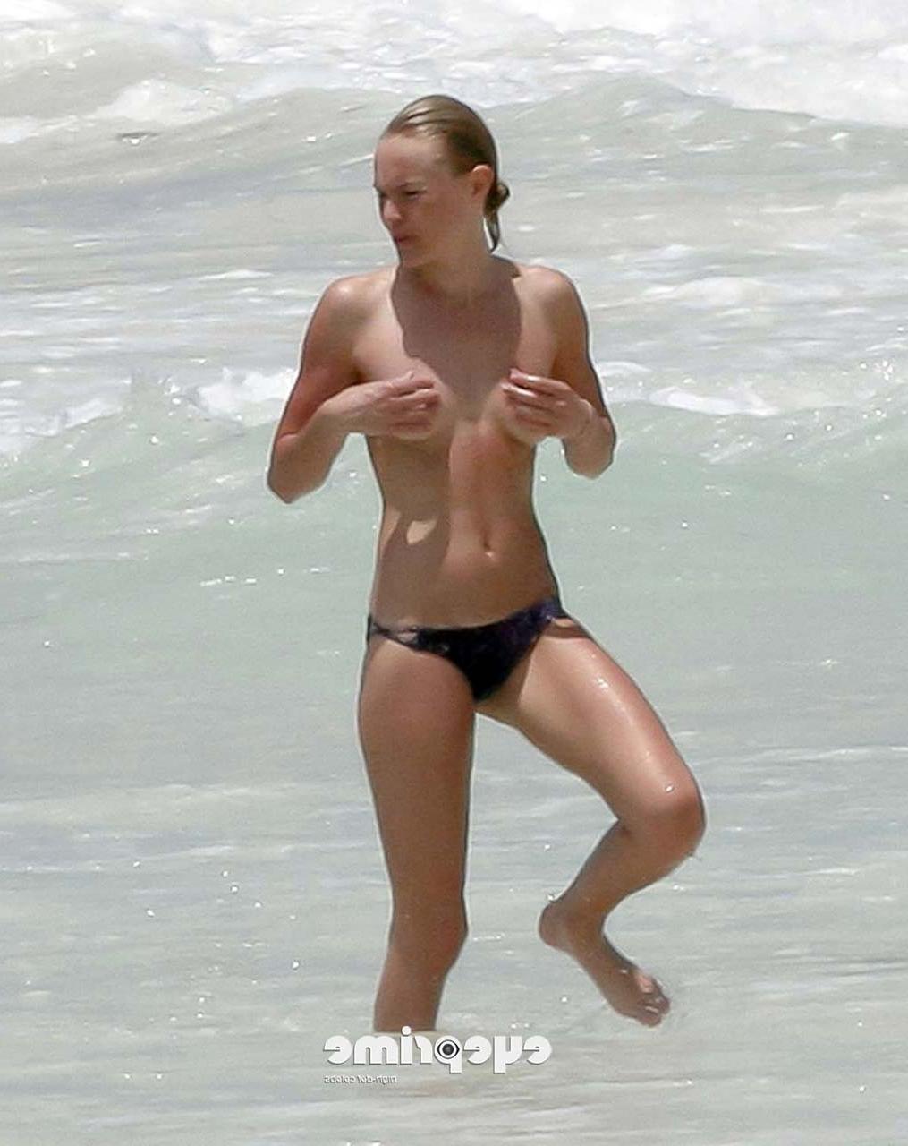 15P Kate Bosworth enjoying in topless on beach and showing sexy body