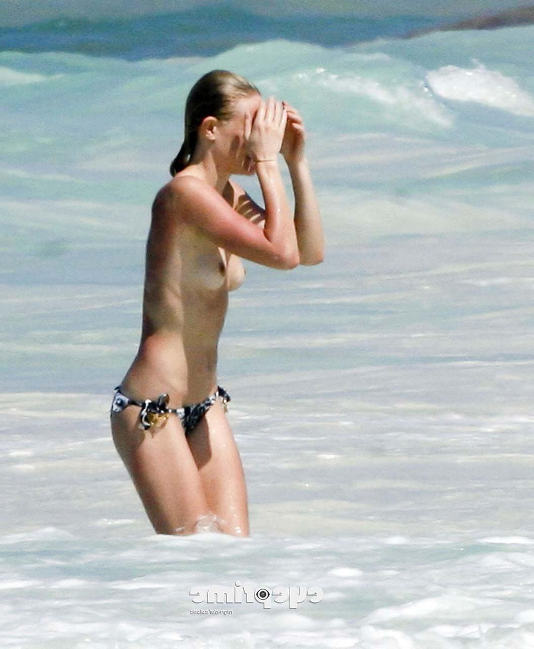 15P Kate Bosworth enjoying in topless on beach and showing sexy body