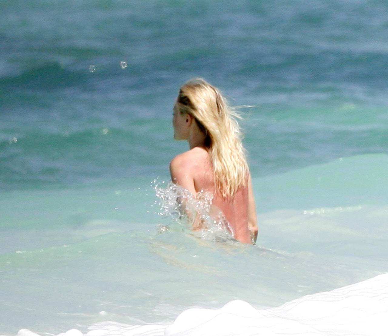 16P Kate Bosworth enjoying on beach in topless and exposing her sexy bikini body