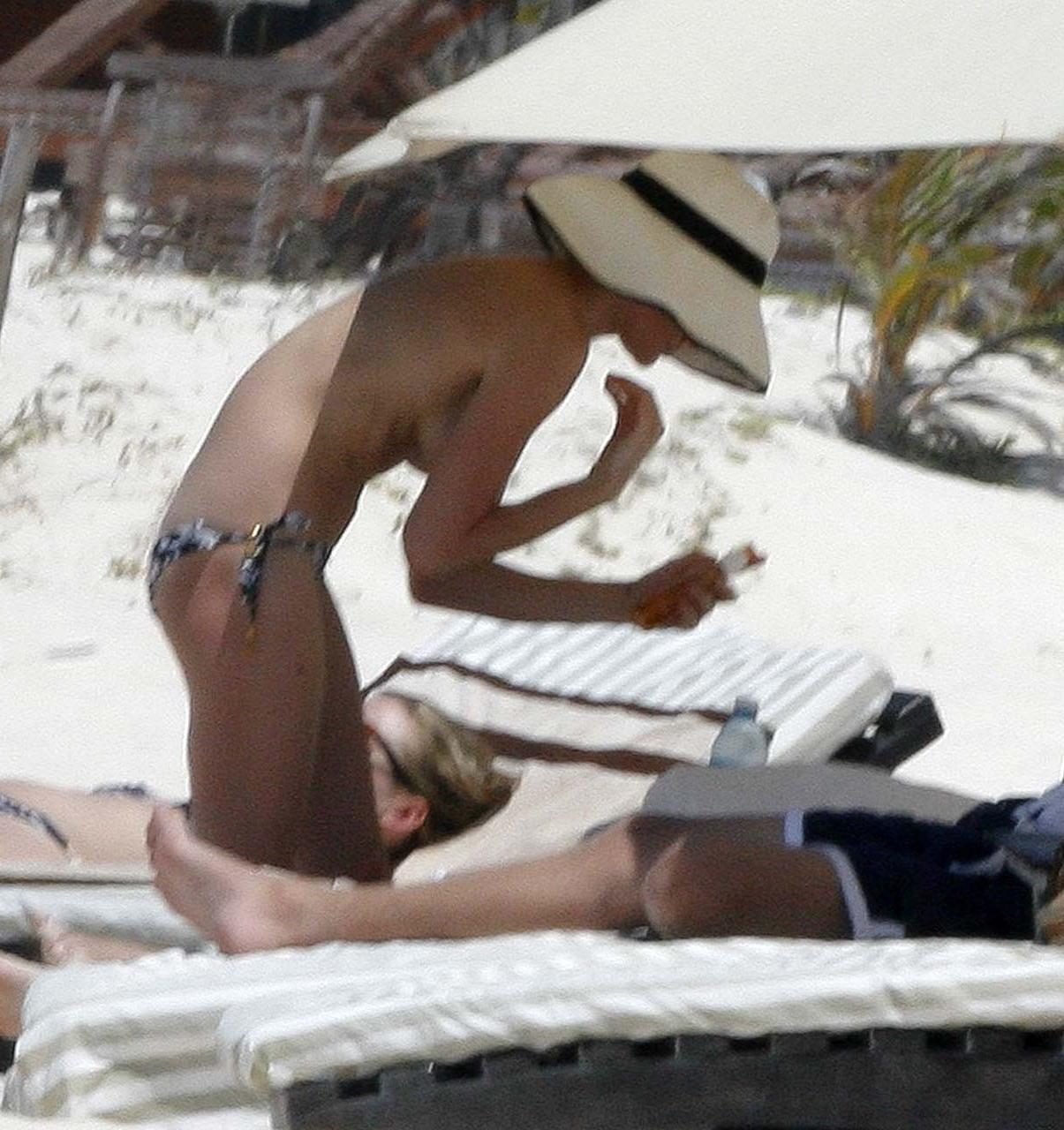16P Kate Bosworth enjoying on beach in topless and exposing her sexy bikini body