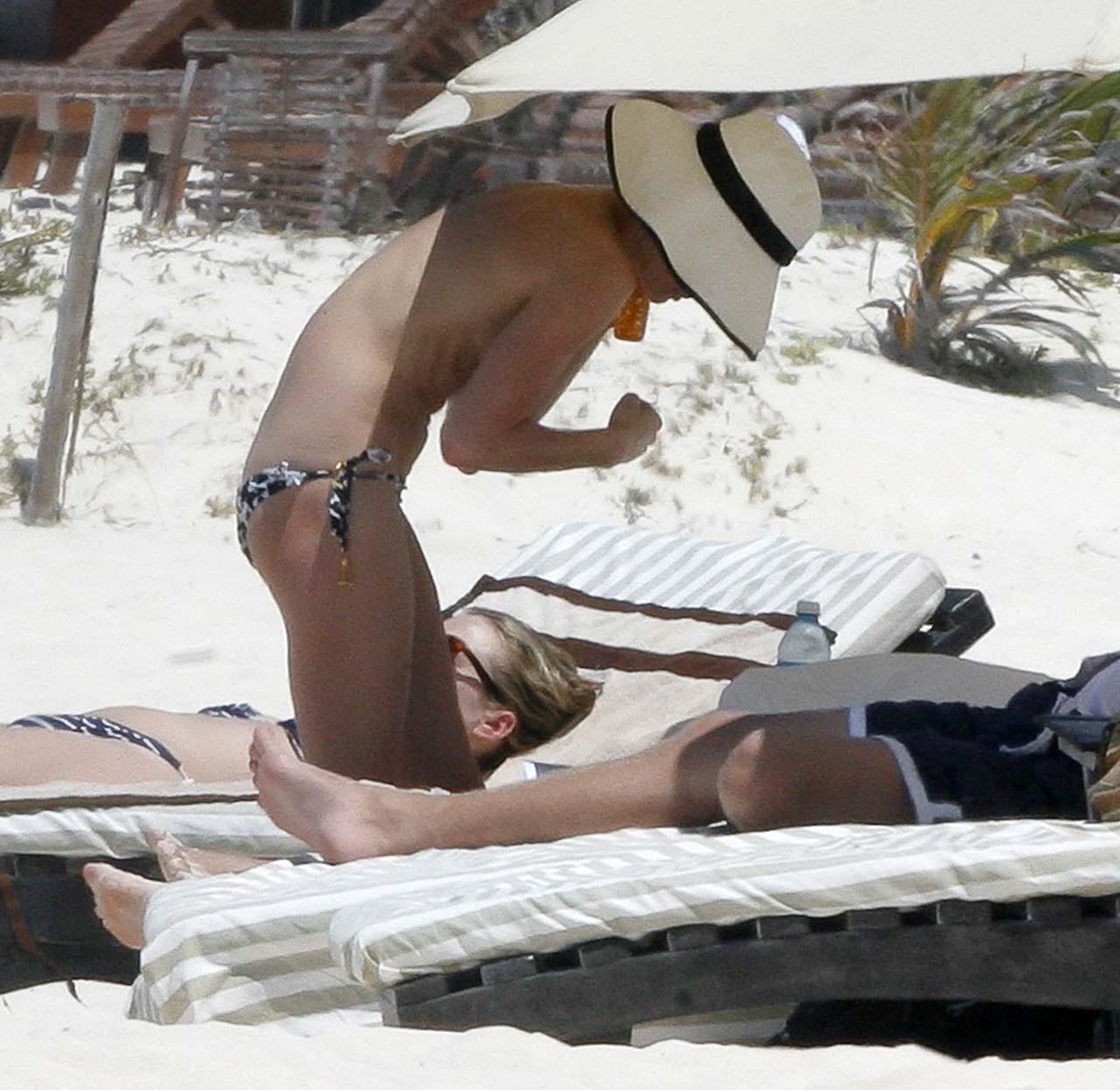 16P Kate Bosworth enjoying on beach in topless and exposing her sexy bikini body