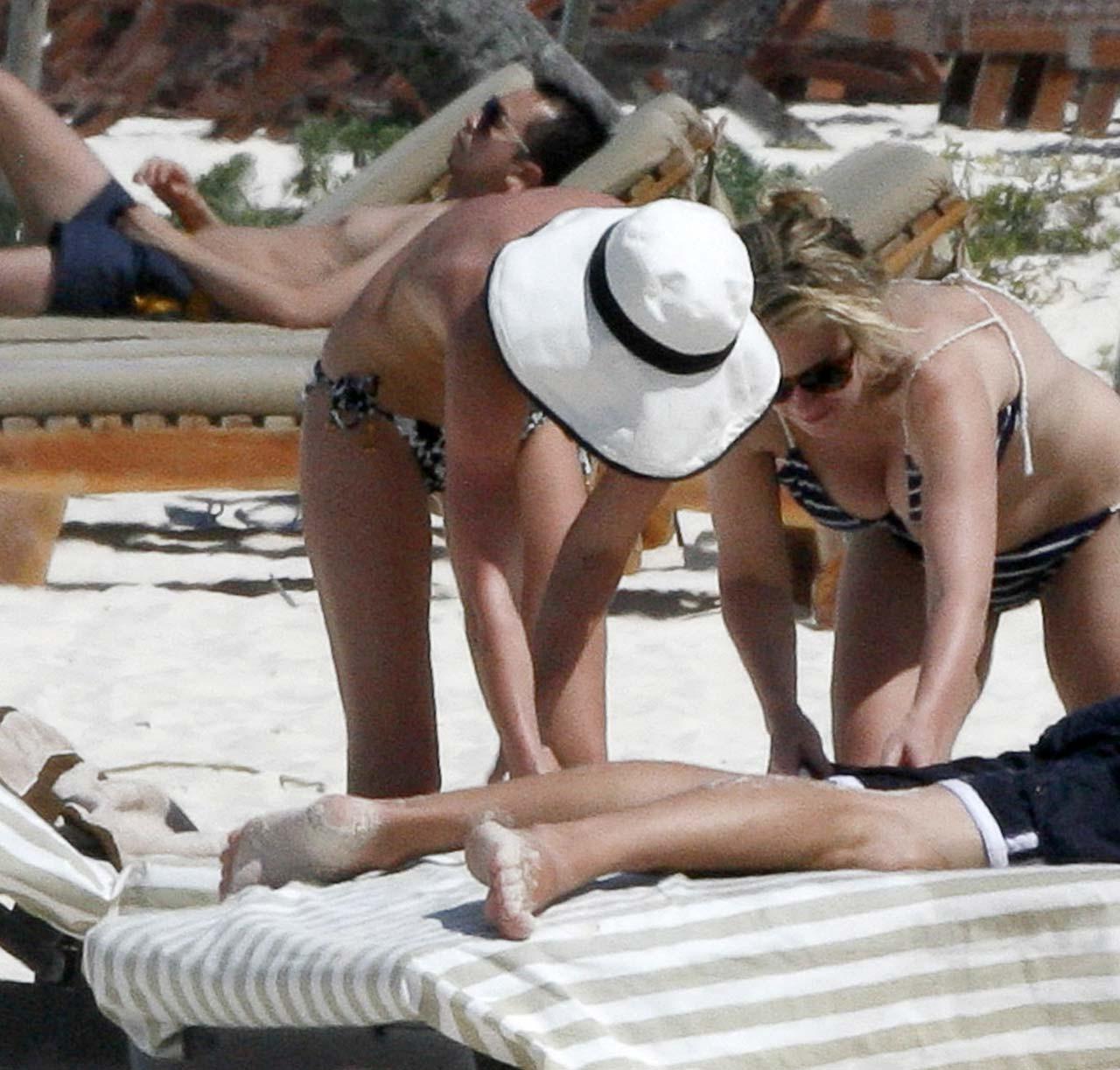 16P Kate Bosworth enjoying on beach in topless and exposing her sexy bikini body