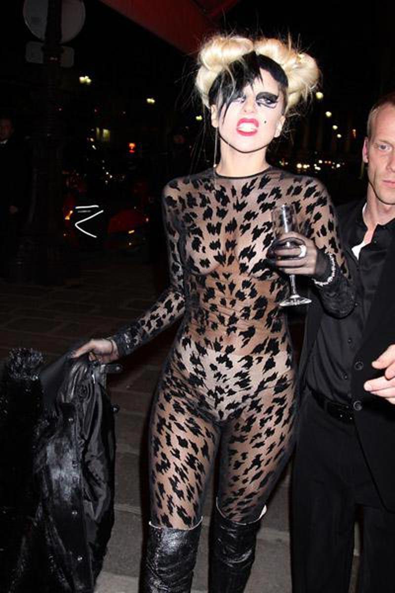 16P Lady Gaga shows juicy thong ass in lingerie