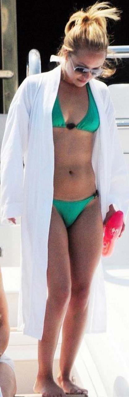 16P Hayden Panettiere looking fucking sexy and hot on paparazzi photos
