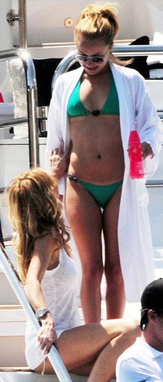 16P Hayden Panettiere looking fucking sexy and hot on paparazzi photos
