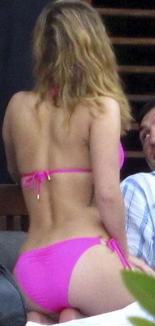 16P Hayden Panettiere looking fucking sexy and hot on paparazzi photos