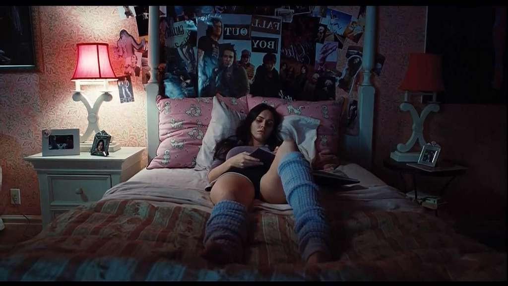 10P Megan Fox topless and kissing with another girl in lesbian sex scene