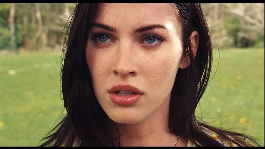 10P Megan Fox topless and kissing with another girl in lesbian sex scene