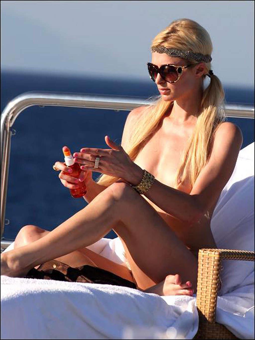 16P Paris Hilton enjoying on yacht in topless and showing sexy body