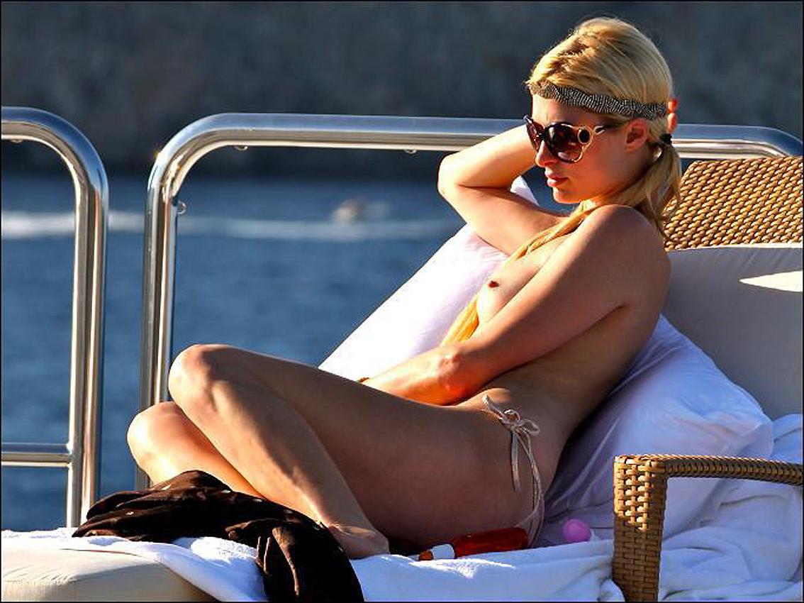 15P Paris Hilton flashing topless on the beach