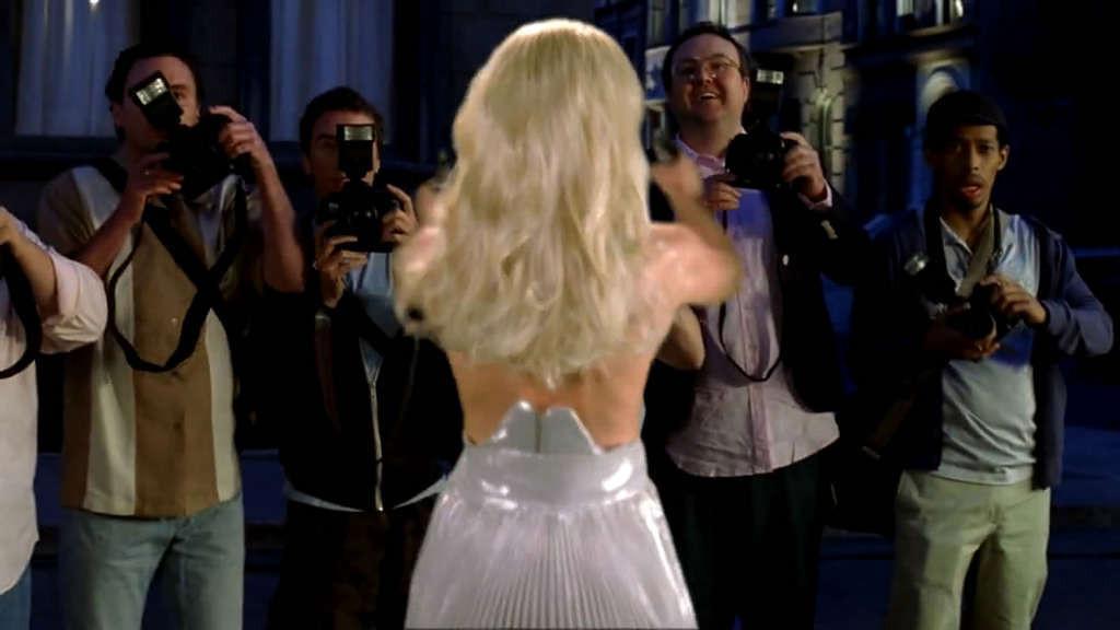 10P Lindsay Lohan upskirt while wind blow her skirt and topless posing