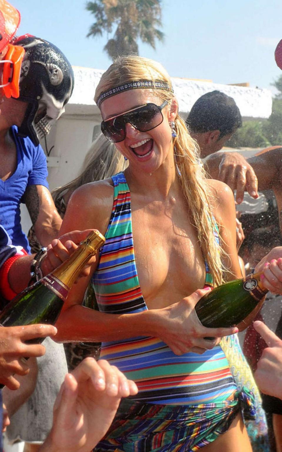 16P Paris Hilton enjoying on yacht in topless and showing sexy body