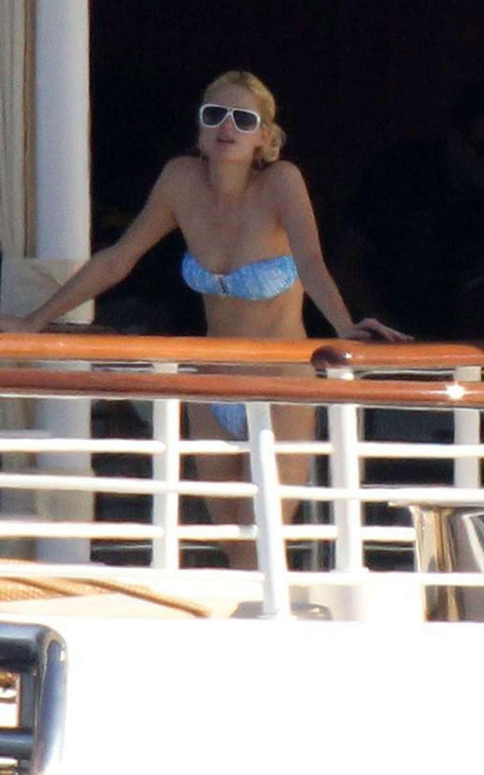 16P Paris Hilton exposing sexy body and enjoying in topless on yacht